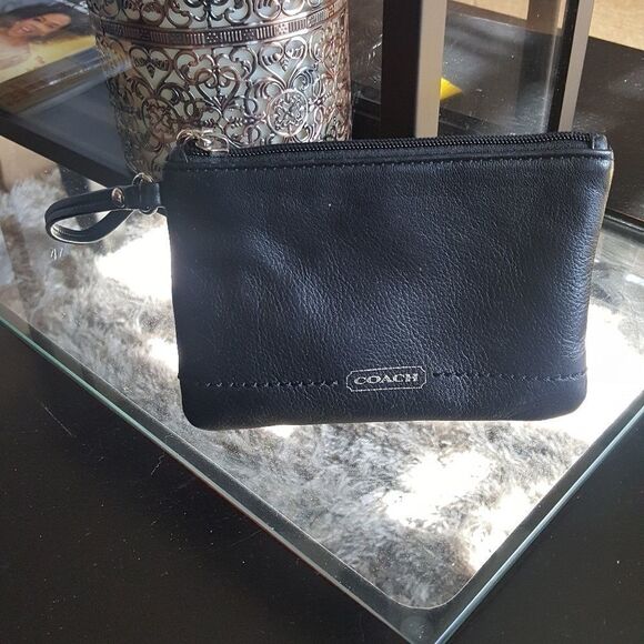 COACH BLACK WRISTLET - Picture 1 of 2